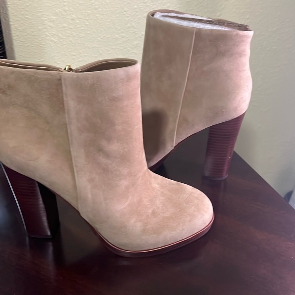 Vince Camuto boots Size 8M